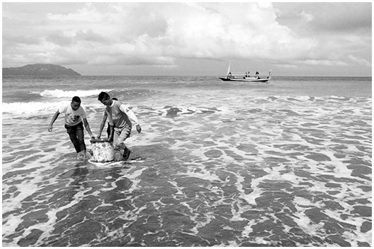 Fisher men Flores, Indonesia